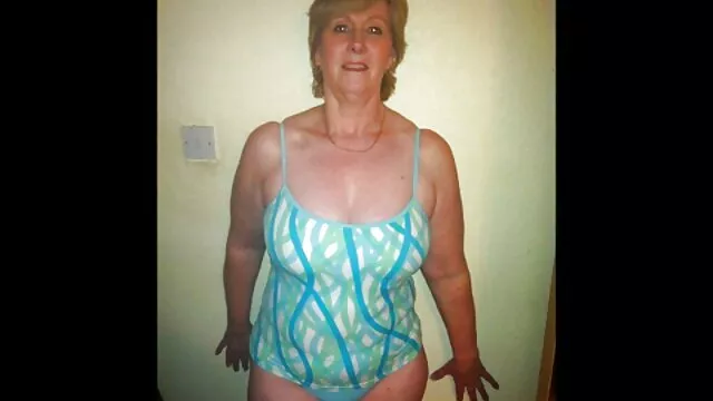 丸い先端で毛皮のバスを作る 女 アダルト 動画 無料