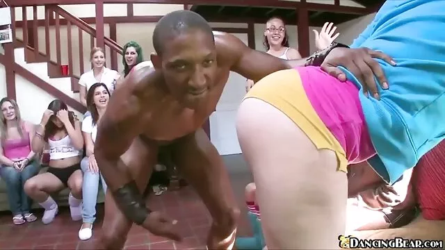 BI隣人は、カメラの二つのカメラの穴に満足しています エッチ 動画 女の子 向け