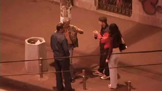 指で女性の指 鈴木 一徹 の 動画