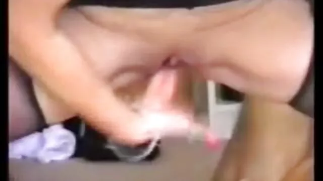 テナントの長い足が激しくゲストの頭を与える 女性 向け av 3p