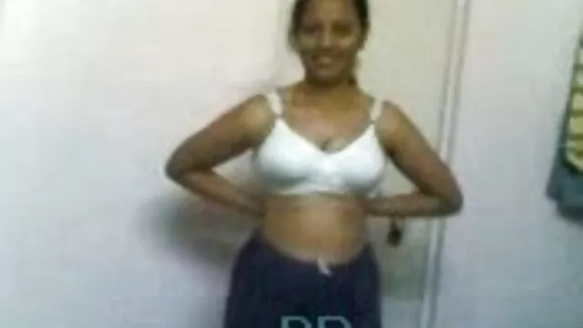 Katyaは体を目覚めさせた直後に肛門を必要とする 女 と 女 で エロ 動画