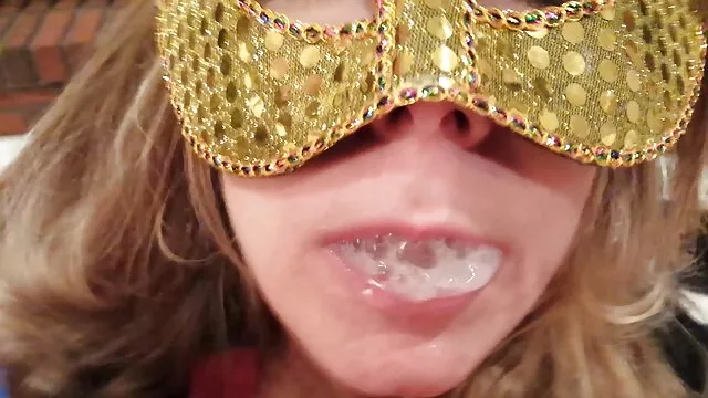 彼女は猫に触れ、カメラで女性になることを夢見ていました アダルト 女性 無料