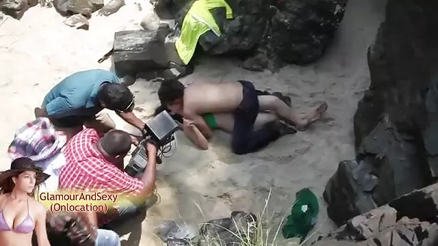 お使いの携帯電話でバスルームに隠されたカメラで話します アダルト 動画 無理やり