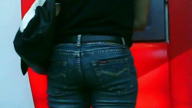 彼女はバスルームで立ち往生した隠しカメラで美しく歌います 女性 向け h な 動画