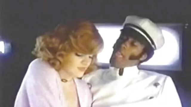 若い天文学者は、望遠鏡の近くにブロンドを置きます 一徹 h 動画