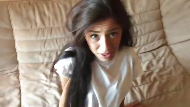 彼らはベッドからカメラを取り出し、愛を作る 女性 無料 エロ アニメ